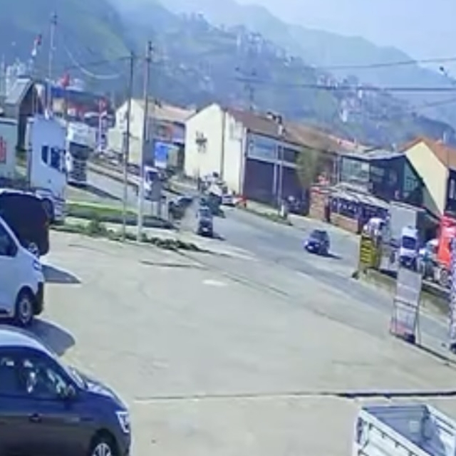 Samsun'da 5 kişinin yaralandığı trafik kazası güvenlik kamerasında