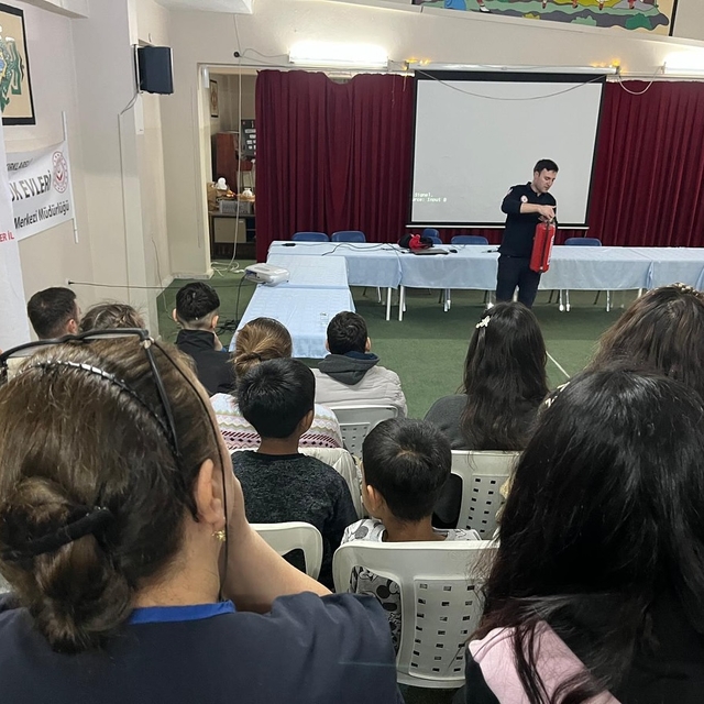 Kırklareli'nde Çocuk Evleri Koordinasyon Merkezindeki çocuklara yangın eğit...