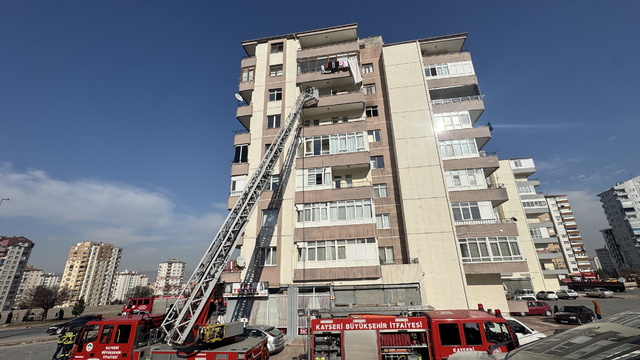 Kayseri'de apartmanda çıkan yangında dumandan etkilenen kişi hastaneye kaldırıldı