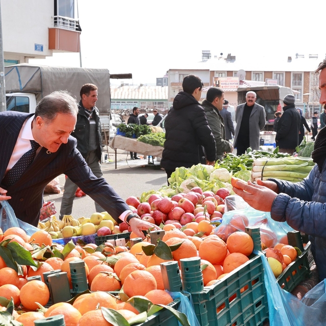 Bingöl Valisi Usta, pazarda alışveriş yaptı