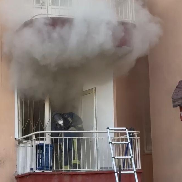 Antalya'da bir evde çıkan yangın söndürüldü