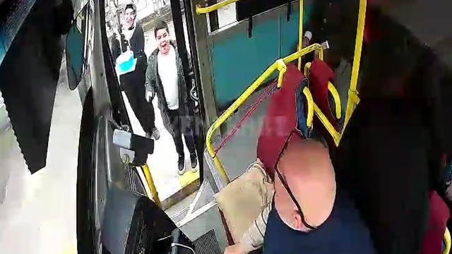 Otobüs şoförüne, eşi ve çocuğundan sürpriz kutlama