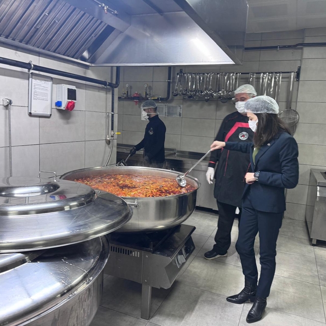 Şırnak'ta 200 aileye her gün ücretsiz yemek hizmeti