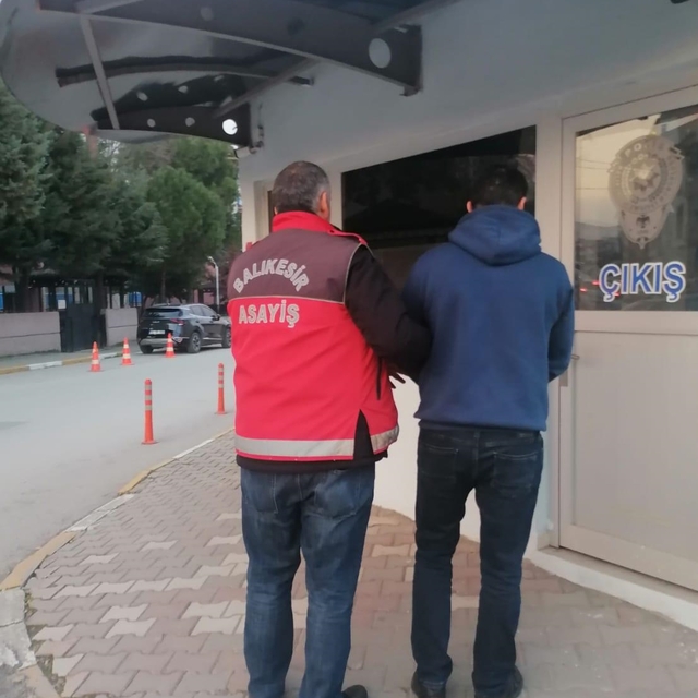 Balıkesir'de 40 yıl 10 ay kesinleşmiş hapis cezası bulunan firari yakalandı