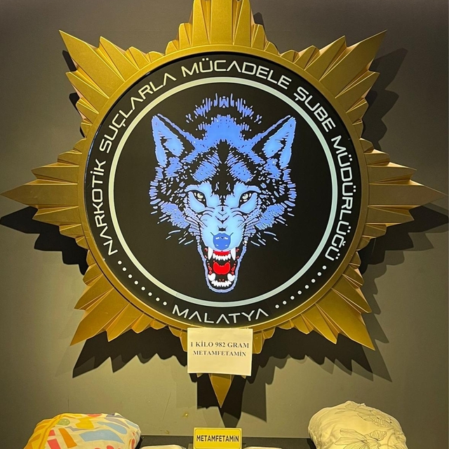 Malatya'da yastıkta uyuşturucu taşıyan 2 şüpheli tutuklandı