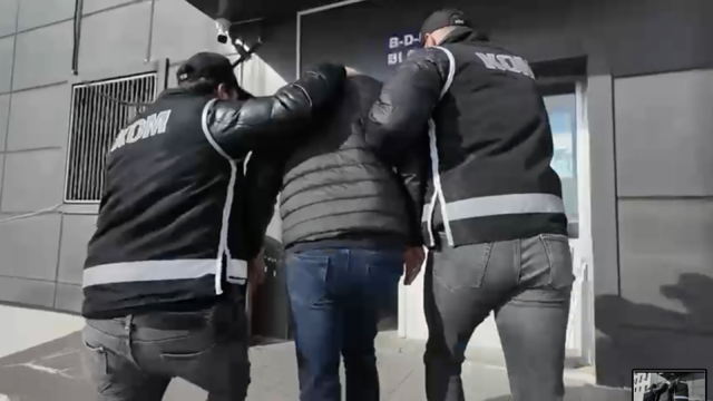 Kendisini polis olarak tanıtarak dolandırıcılık yapan şüpheli, tutuklandı