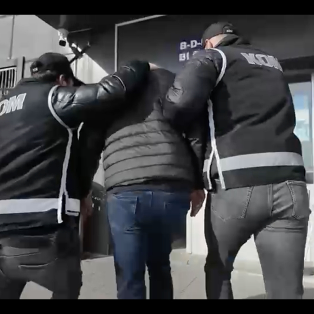 Kendisini polis olarak tanıtarak dolandırıcılık yapan şüpheli, tutuklandı