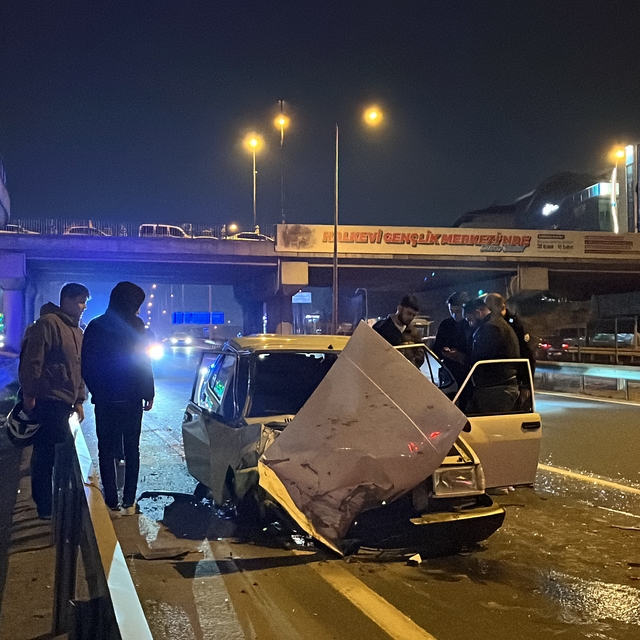 2 otomobilin karıştığı kazada 2 kişi yaralandı