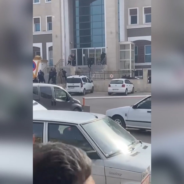 Şanlıurfa'da adliye bahçesinde kavga kamerada: 16 yaralı, 15 gözaltı