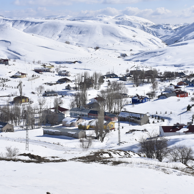 Kızıldağ'ın zirvesindeki köyde sadece 2 mevsim görülüyor