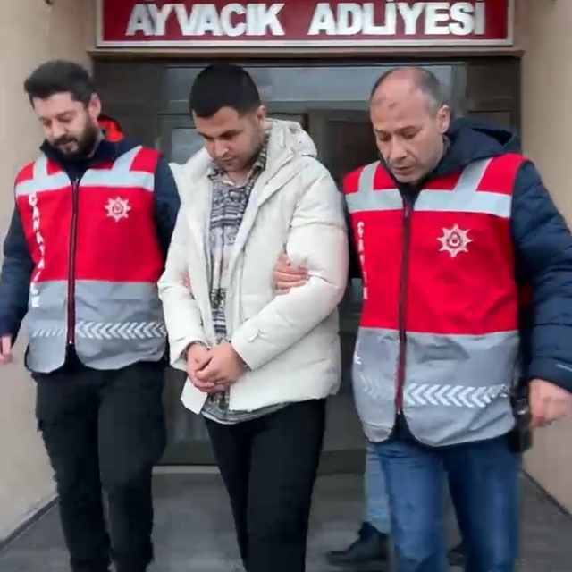 Emekli öğretmeni 25 milyon TL dolandıran 2 şüpheli yakalandı