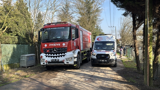 Kocaeli'de binada çıkan yangında 2 kişi dumandan etkilendi