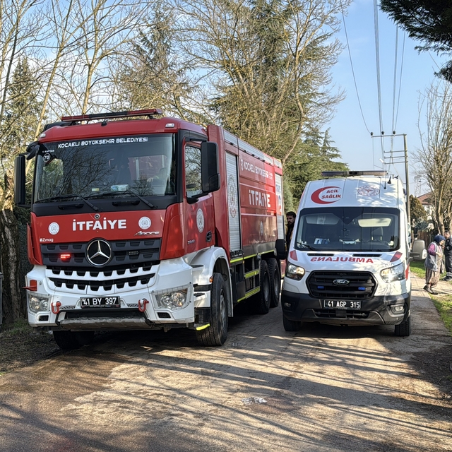 Kocaeli'de binada çıkan yangında 2 kişi dumandan etkilendi