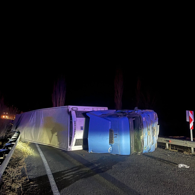 Erzurum'da aynı mevkideki iki ayrı kazada 1 kişi öldü, 4 kişi yaralandı
