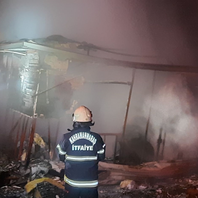 Kahramanmaraş'ta prefabrik evde çıkan yangında 1 kişi öldü, 4 kişi yaraland...