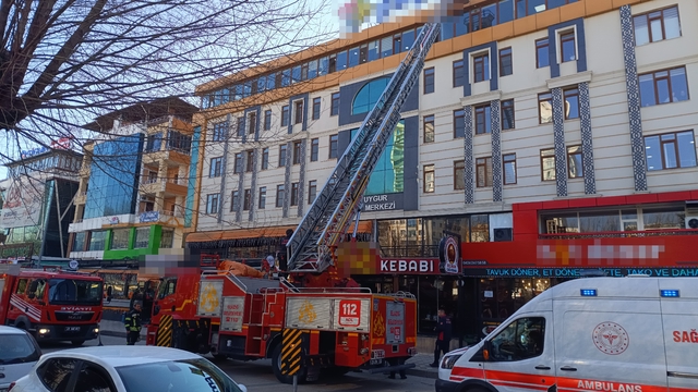 Lokantanın bacasında yangın çıktı, kurs merkezindeki öğrenciler tahliye edildi