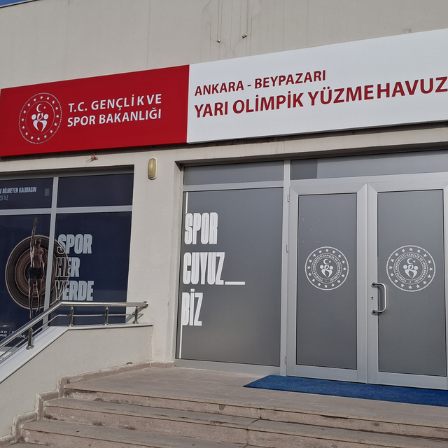 Beypazarı'nda bakımı tamamlanan yüzme havuzu hizmete açıldı