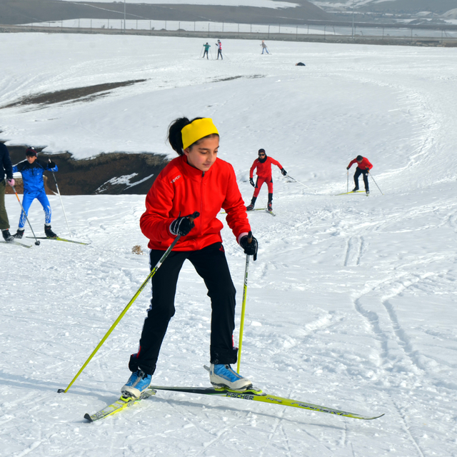 Muşlu kayakçılar, soğuk havada yarışlara hazırlanıyor