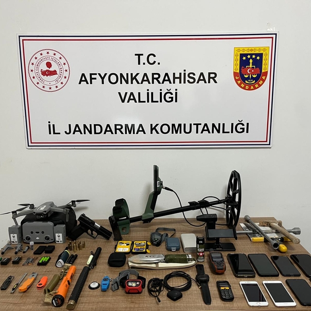 Afyonkarahisar'da kaçak kazı yapan 7 kişi yakalandı