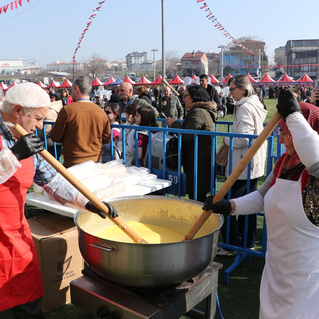Tekirdağ'da vatandaşlara 1 ton mıhlama dağıtıldı