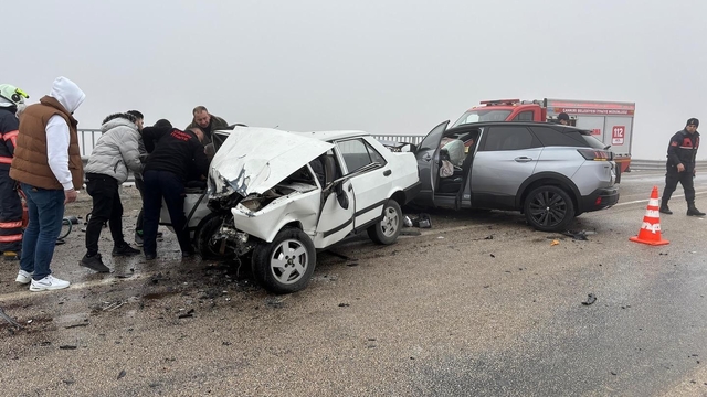 Çankırı'da otomobiller çarpıştı; 1 ölü, 2 yaralı