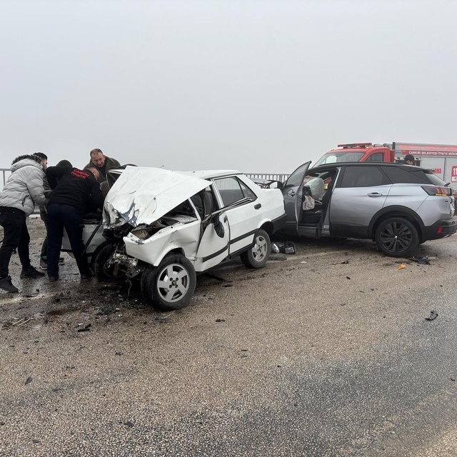 Çankırı'da otomobiller çarpıştı; 1 ölü, 2 yaralı
