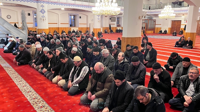 Hacılar Belediye Başkanı Özdoğan, vatandaşlarla sabah namazında buluştu