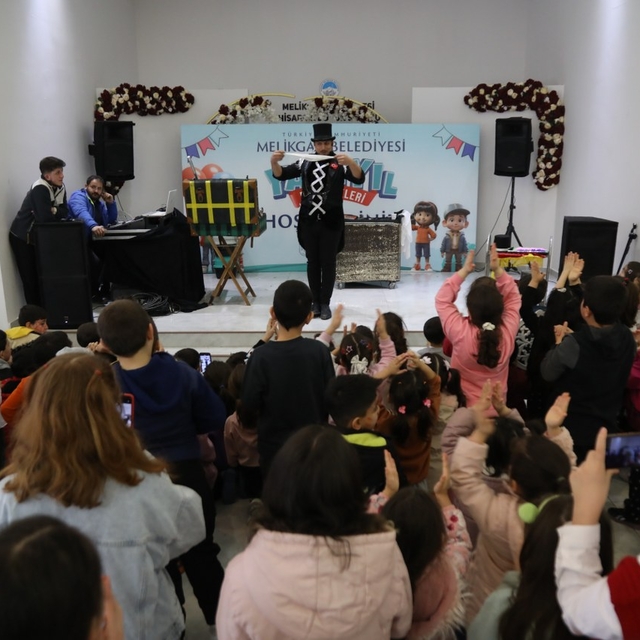 Melikgazi Belediyesi ilçenin 5 farklı bölgesinde yarıyıl etkinlikleri düzen...