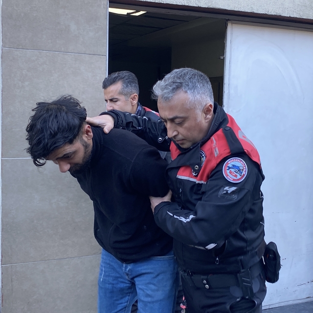 Kayseri'de 3 kişinin yaralandığı silahlı kavgaya ilişkin 5 şüpheli adliyede...