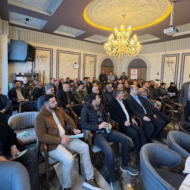 Yozgat'ta yerli pancar ve yağlık ayçiçeği tohumları üreticilere tanıtıldı