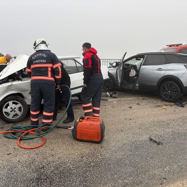 Çankırı'da iki otomobil çarpıştı, 1 kişi öldü, 2 kişi yaralandı