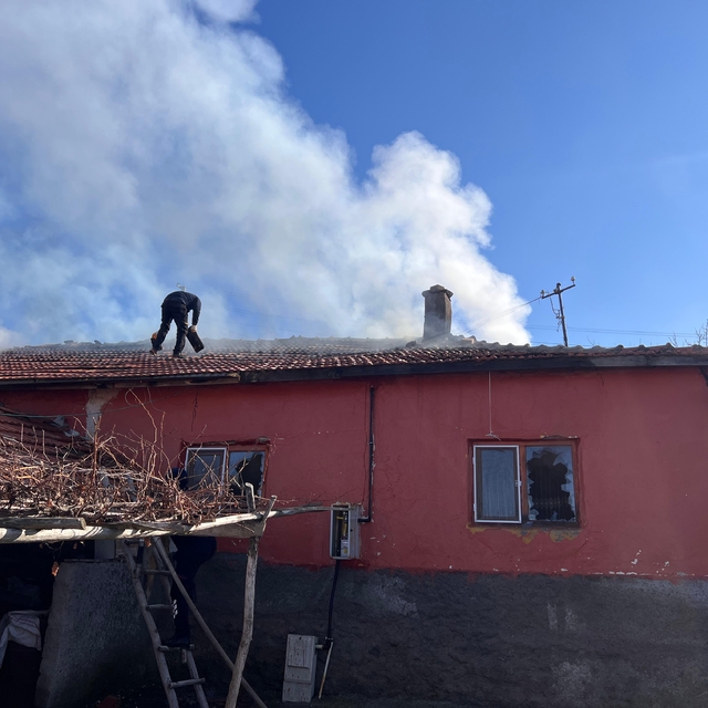 Sungurlu'da yanan ev kullanılamaz hale geldi