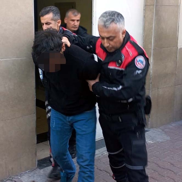 3 kişinin yaralandığı silahlı kavganın 5 şüphelisi adliyede