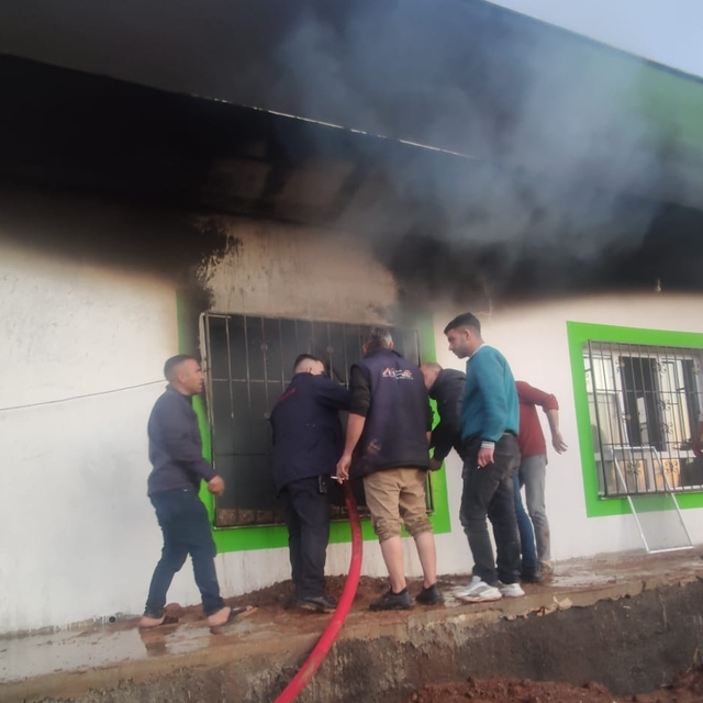 Mardin'de, evde çıkan yangında 2 kişi dumandan etkilendi