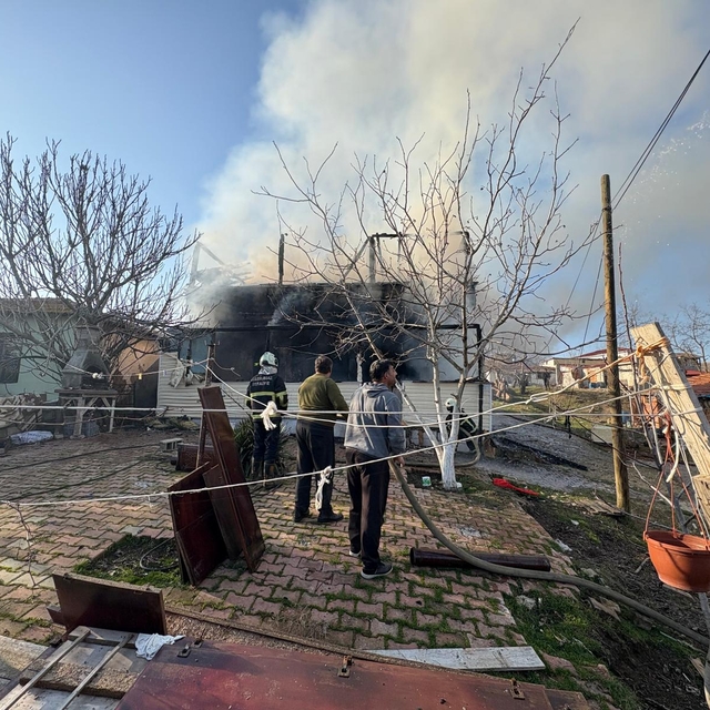 Lüleburgaz'da müstakil evde çıkan yangın söndürüldü