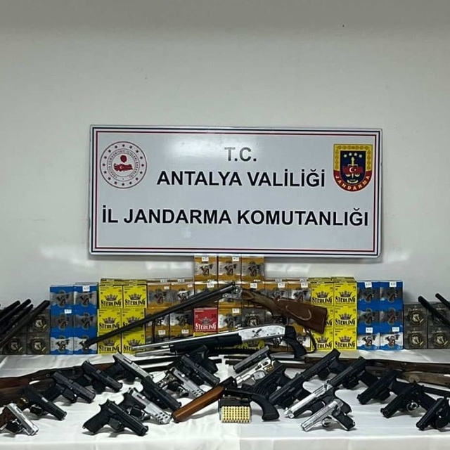 Antalya'da ruhsatsız silah operasyonunda 22 şüpheli yakalandı
