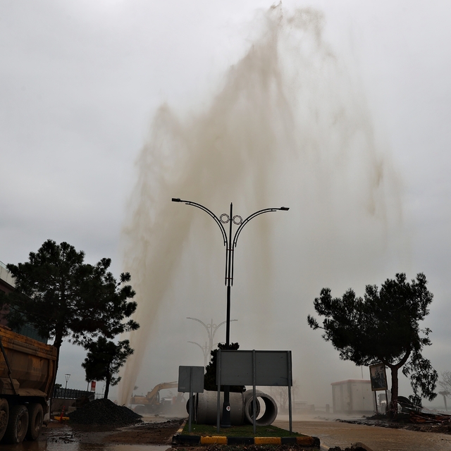 Samsun'da içme suyu isale hattı patladı