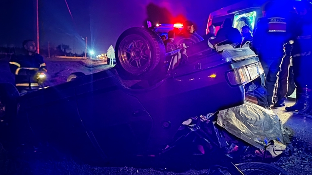 Lüleburgaz'da devrilen otomobildeki 2 kişi yaralandı