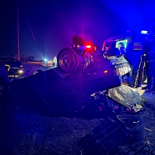 Lüleburgaz'da devrilen otomobildeki 2 kişi yaralandı