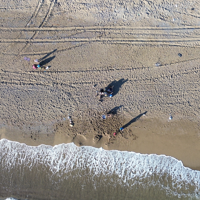 Antalya'da çardaklardan temizlenen Kumköy Sahili tatilcileri ağırlıyor