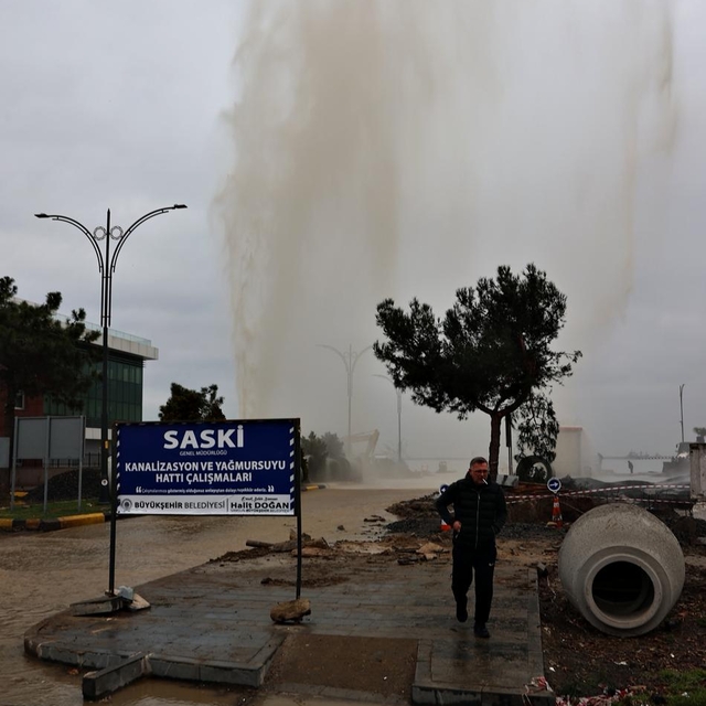 Samsun'da isale hattı patladı, tazyikli su 40 metre yükseğe çıktı
