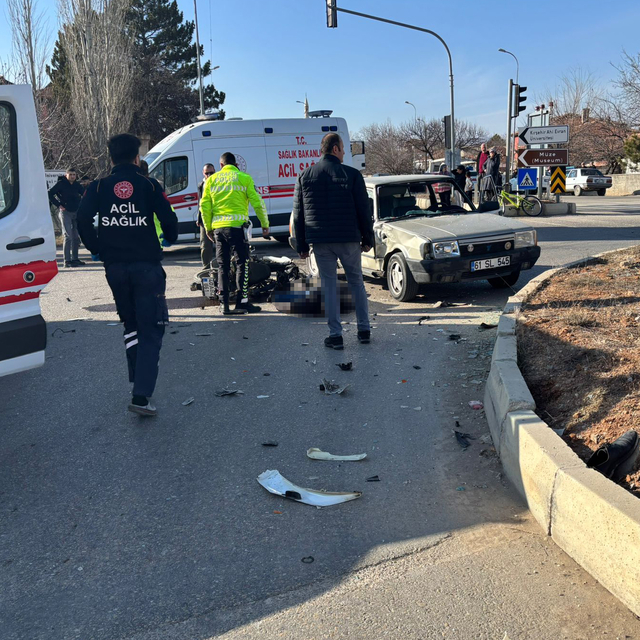 Kırşehir'de motosiklet ile otomobil çarpıştı: 1 ölü, 1 yaralı