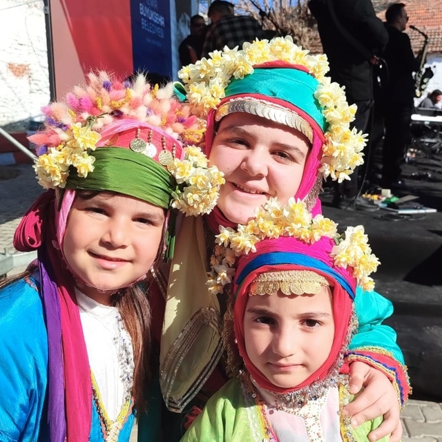 Bayındır'da nergis ve kuru çiçek festivali düzenlendi