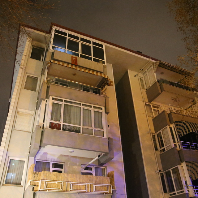 Edirne'de apartman dairesinin balkonunda çıkan yangın söndürüldü