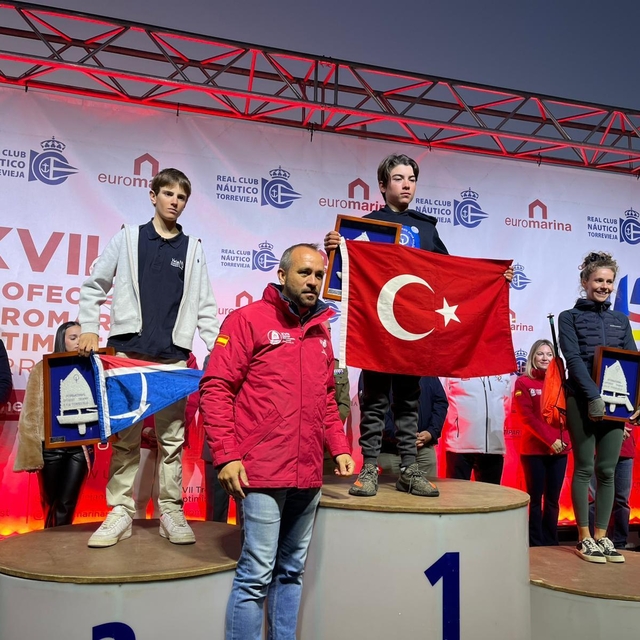 Milli yelkenci Mehmet Erkut Budak, İspanya'da şampiyon oldu