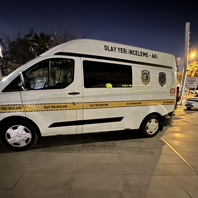 Adana'da kuyumcudan hırsızlık yapan şüpheliyi yakalamak için çalışma başlat...