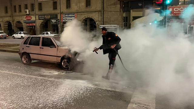 Yozgat'ta otomobilde çıkan yangın söndürüldü