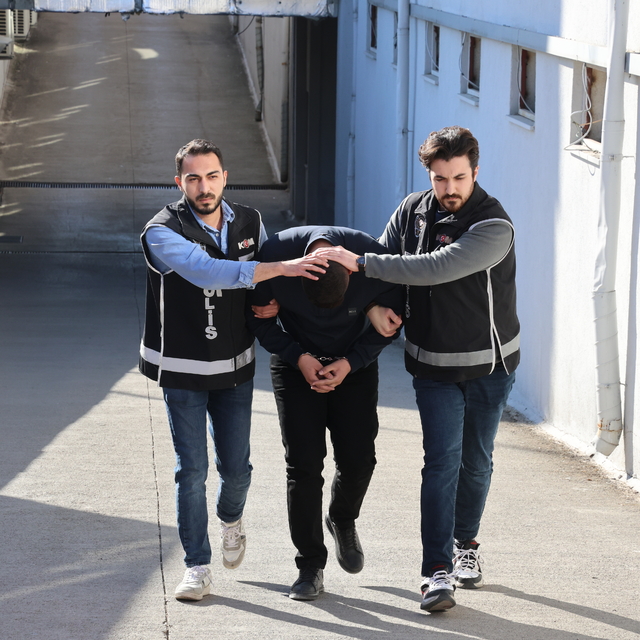 Kaçak yüzlerce elektronik sigarayla yakalandı