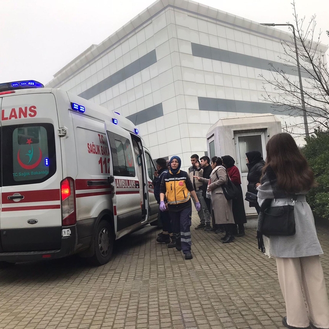 Fabrikada patlamada 6 işçi sesten etkilendi