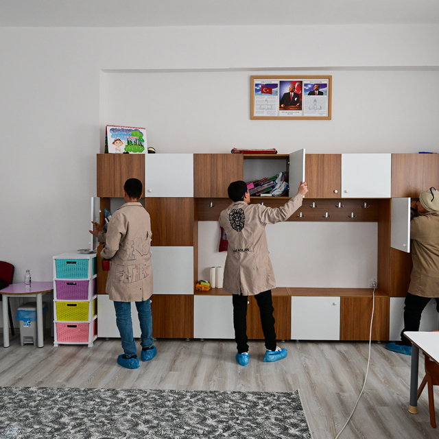 Meslek lisesi öğrenci ve öğretmenleri sömestirde 5 okulun tadilatını yaptı